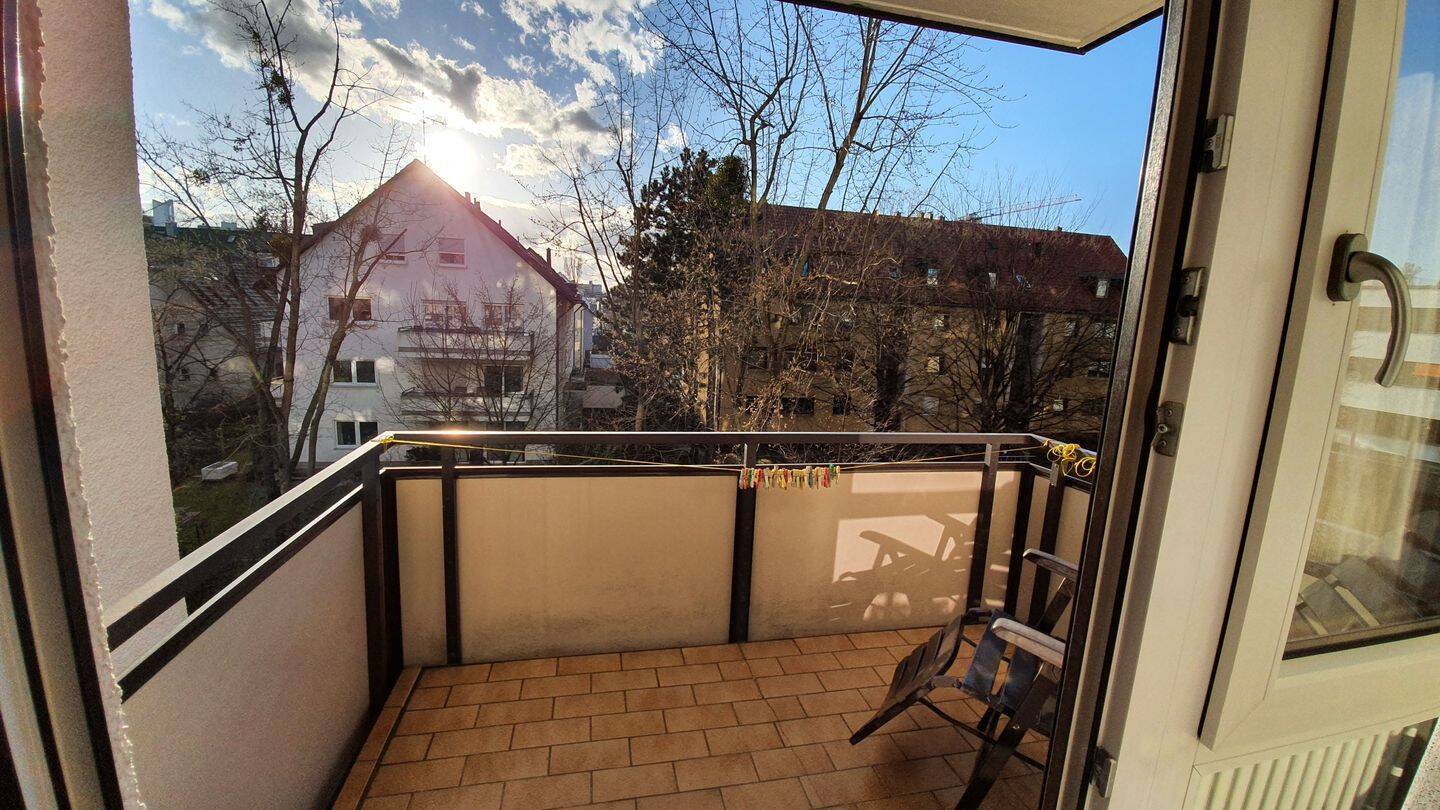 2 Zimmerwohnung möbliert 2 Balkone und Einzeltiefgaragenstellplatz