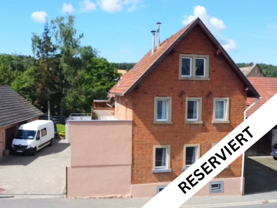 Historischer Charme trifft Moderne! Saniertes Einfamilienhaus mit Garten, drei Garagen und Scheune