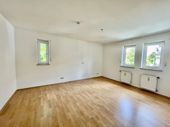 Großzügige und helle 2-Zimmer-Wohnung - mit EBK und Südbalkon