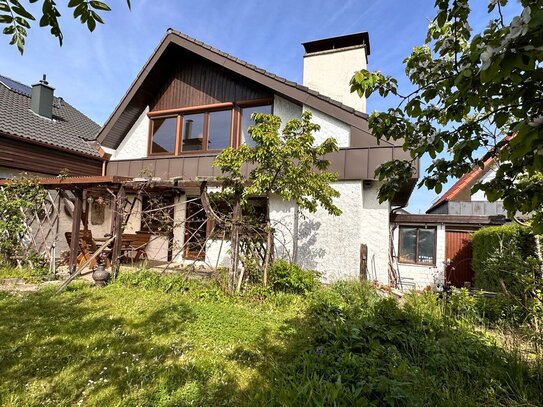 EINFAMILIENHAUS MIT GARTEN UND GARAGE