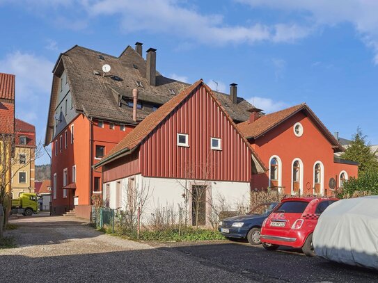 Mehrfamilienhaus mit Gewerbe 9 Wohnungen + 1 Gewerbeeinheit in historischem Gasthaus-Gebäude in 79183 Waldkirch-Kollnau