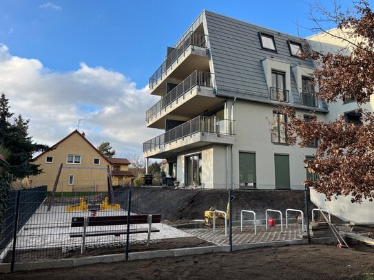 letzte bezugsfertige 4 Zimmer Wohnung mit eigenen Garten, helle große Räume, hochwertige Ausstattung