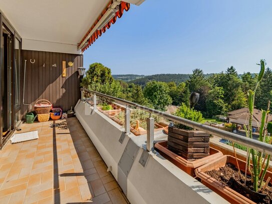 Traumhafte Aussicht- 4 Zimmer - Wohnung mit Loggia, Garage und Stellplatz in ruhiger Lage