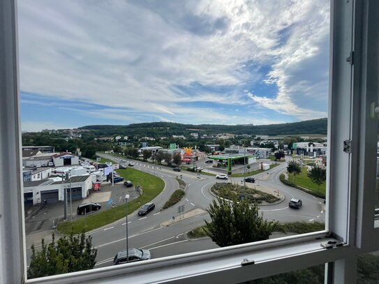 SUPER AUSBLICK - toll renovierte 3-Zimmer-Wohnung