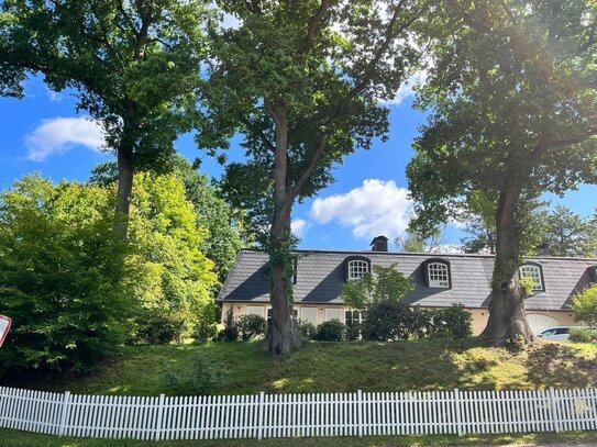 Repräsentatives Zuhause mit traumhaftem Garten und Terrasse mitten in Wellingsbüttel