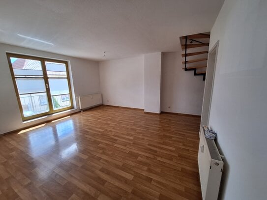 Wunderschöne 3 Zimmer Maisonettewohnung mit Balkon, EBK, Keller und Stellplatz in ruhiger Lage von Großengottern