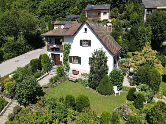 VERKAUFT - Einfamilienhaus mit Garage, Werkstatt und großem Garten