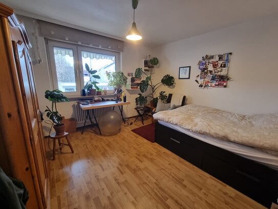 Zentrale Wohnung in Freiburg mit Balkon WG geeignet und bezugsfrei