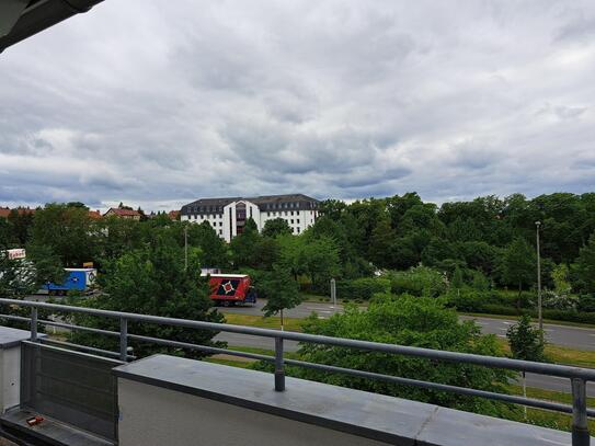 Helle und geräumige 3- Zimmerwohnung mit Balkon und Stellplatz, Zentrale Lage in Mühlhausen