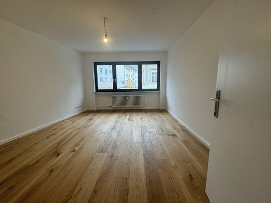 Erstbezug nach Kernsanierung: Moderne 2 Zimmer Wohnung mit Balkon auf der Leipziger Straße