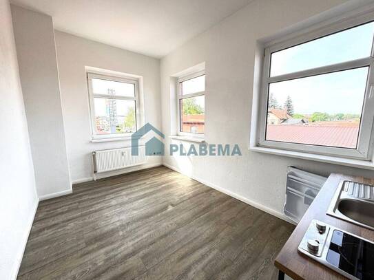 Zentrale 1-Zimmer-Wohnung mit Einbauküche, Tageslichtbad & PKW-Stellplatz Option - ideal für Pendler