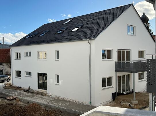 Moderne 3-Zimmer-Wohnung in Aichach Oberbernbach, mit grossen Balkon, Terrasse und Stellplatz