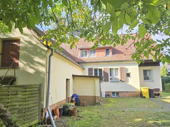 Solides Einfamilienhaus in Potsdam-Eiche, mit großem Grundstück und Nebengelass, zu verkaufen.