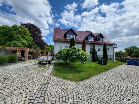 schönes Zweifamilienhaus mit gepflegtem Garten