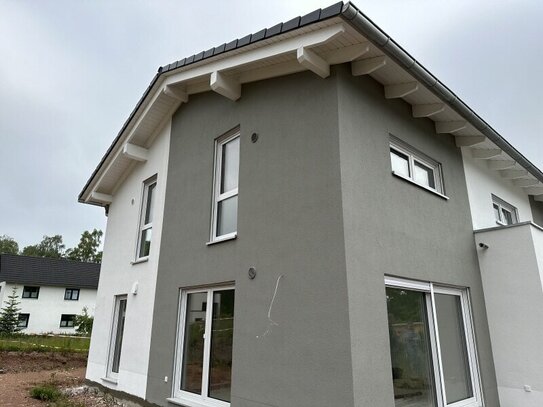 Modernes 162m² Familienhaus mit energiesparender Massivbauweise!