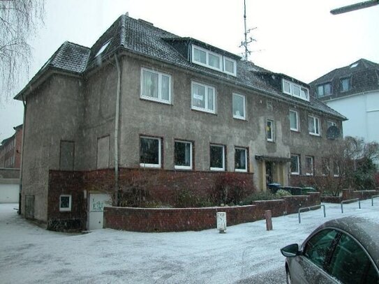 2,5 Zimmer DG-Wohnung mit kleinem Balkon