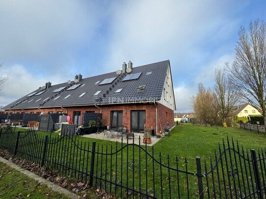 Modernes Reihenhaus mit ausgebautem Dachboden, Carport, Kaminanschluss & Sonnenterrasse