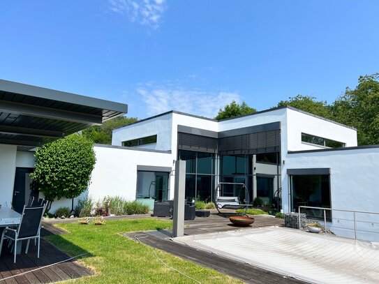 Imposantes und einzigartiges Architektenhaus mit traumhaftem Ausblick und Pool in Nordhausen