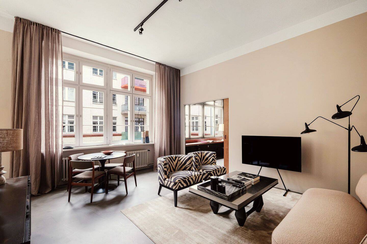 Design trifft Geschichte - exklusive 2-Zimmer-Wohnung mit Charakter - Foto 1