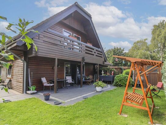 Sofort wohlfühlen: Charmantes Holzhaus mit Garten, Terrasse und Loggia in Weddelbrook