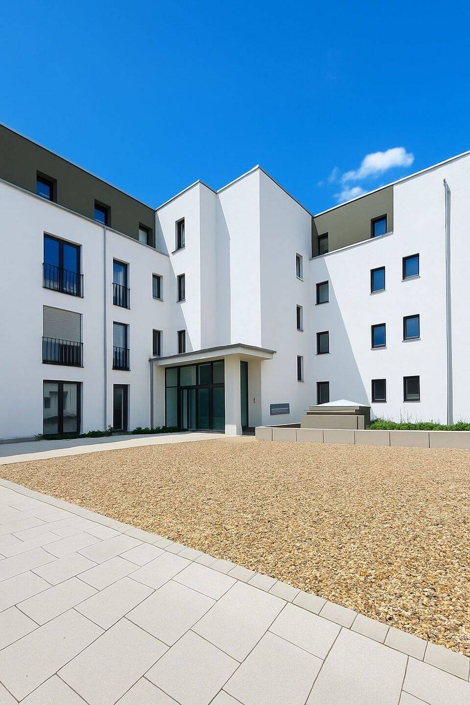Attraktive 2- Zimmer Wohnung mit Balkon, Tierfgaragenstellplatz in Berlin - Foto 1