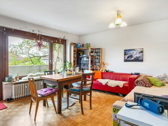 Geräumige und helle Vier-Zimmer-Wohnung mit Loggia und Stellplatz