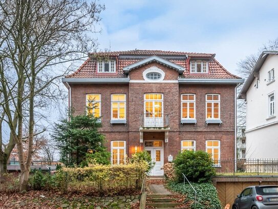 Villa mit vielfältigen Nutzungsmöglichkeiten in zentraler Lage von Pinneberg zu erwerben