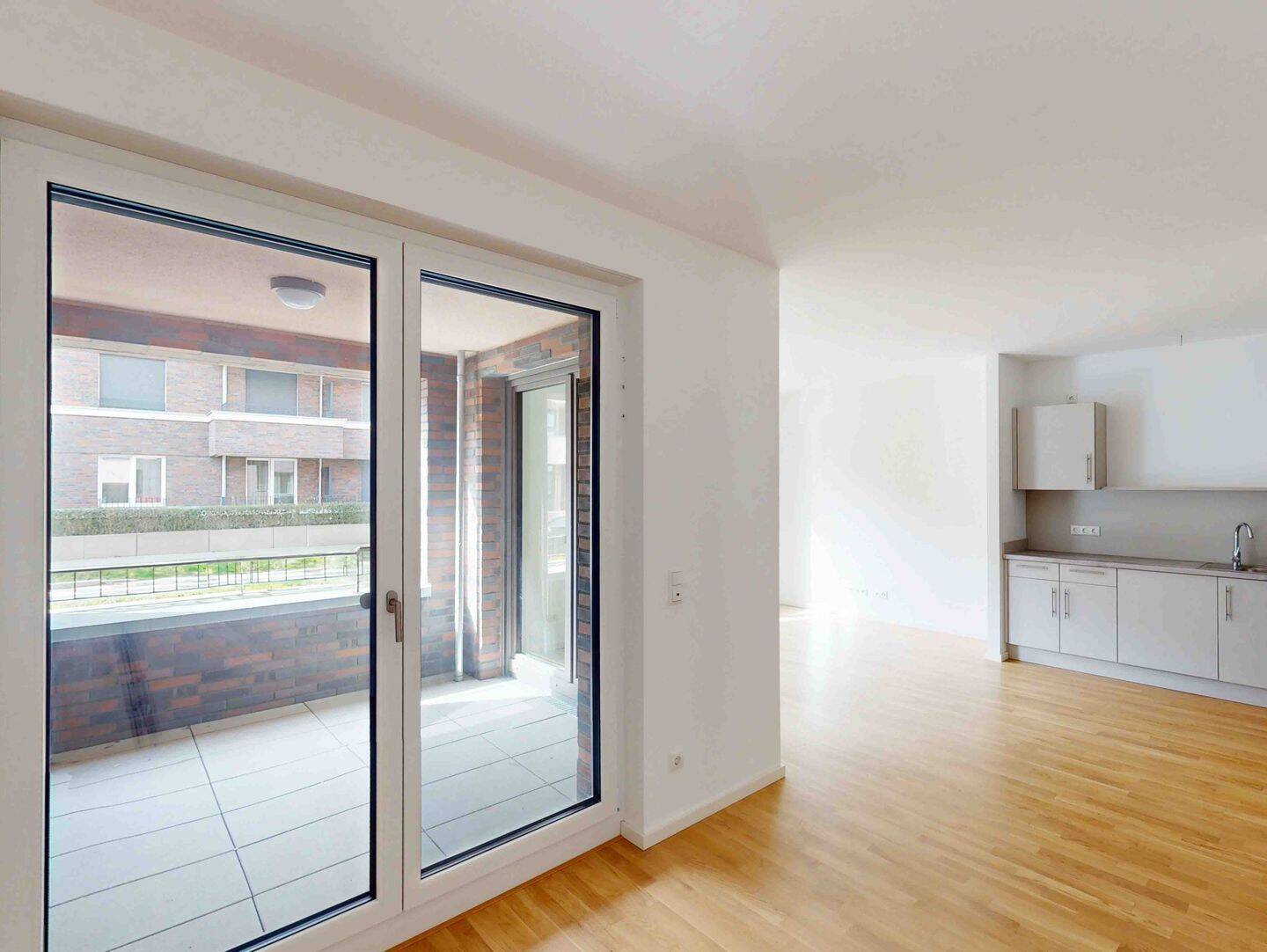 Karlshorst: Helle 3-Zimmer-Wohnung mit Balkon & Einbauküche - Foto 1