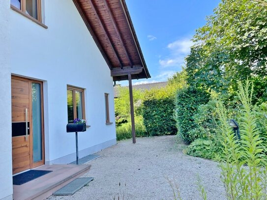 **Stilvolles Architektenhaus mit großem Grundstück, einzigartigem Weitblick, Carport und Garage**