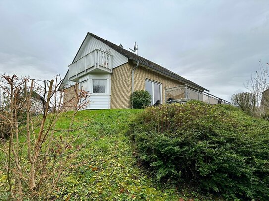 Freistehendes Einfamilienwohnhaus mit Garten zu verkaufen