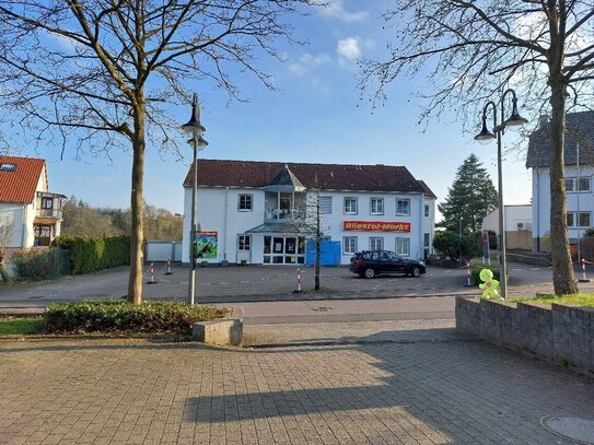 Große Gewerbefläche in Dorfmitte von Bliesransbach mit vielen Parkplätzen in Bliesransbach (FREI)