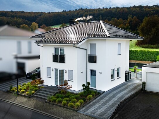 Junges Einfamilienhaus mit Stil und idyllischer Lage