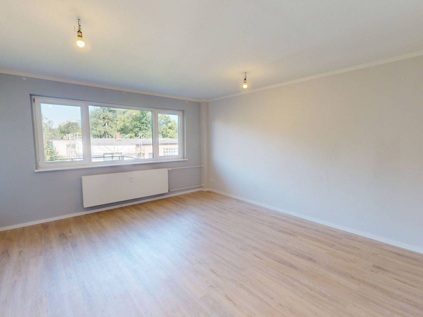 Modernisierte 2,5-Zimmer-Wohnung mit BALKON und EBK in Berlin-Lichterfelde - Photo 1