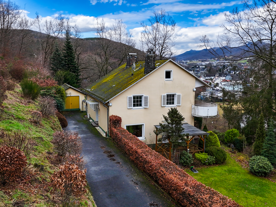 Engel & Völkers: Einfamilienhaus in naturbelassener und privater Lage