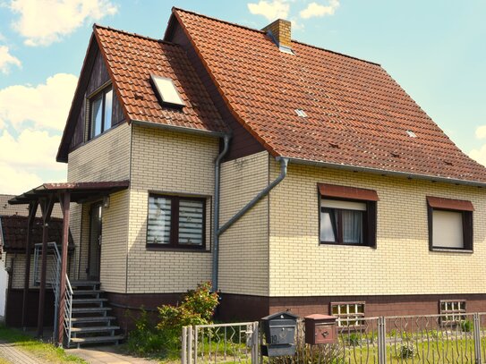 Einfamilien-Siedlungshaus -Massivbauweise- Garage - Nebengelass