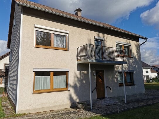 Einfamilienhaus renovierungsbedürftig m. 2 . Bauplatz in ruhiger u. zentraler Lage von Niederalteich