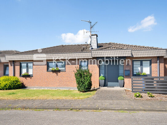 Modernisierter Walmdachbungalow mit 206 m² Gesamtfläche in Ruhiglage.