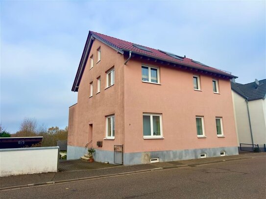 Viel Platz im kernsanierten Zweifamilienhaus in Pirmasens