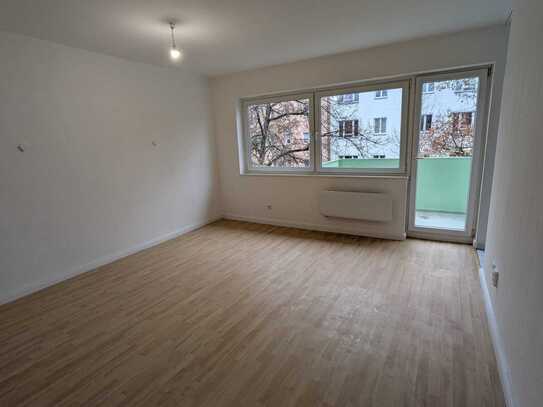 Helle 1 Zimmerwohnung in Tegel, mit Balkon, nahe U-Bahn