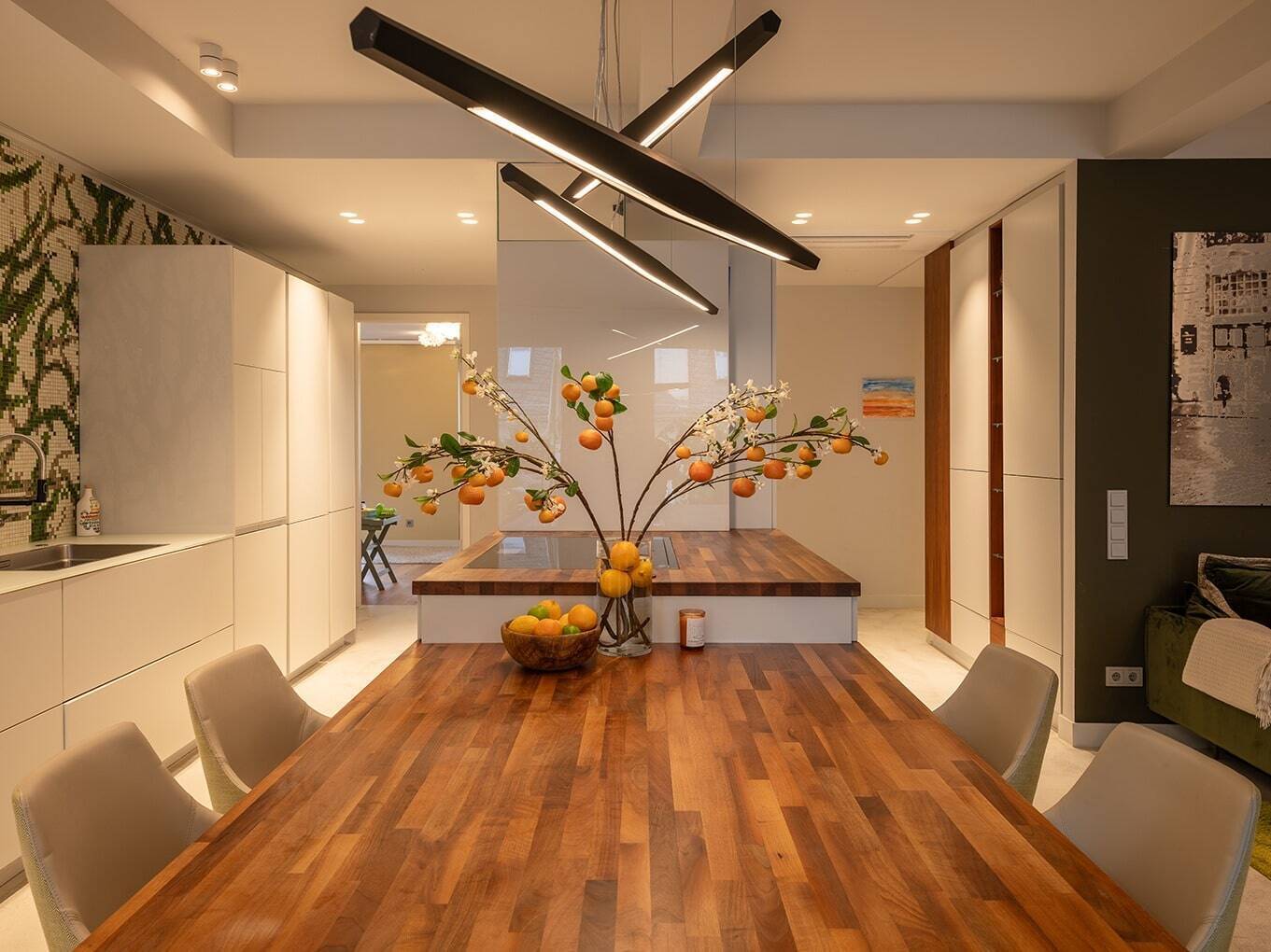 Zentrale Luxuswohnung mit Aufzug, Küche und 2 Balkone ready-to-move-in