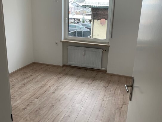 Attraktive 4-Zimmer-Wohnung mit Balkon in Ebermannsdorf