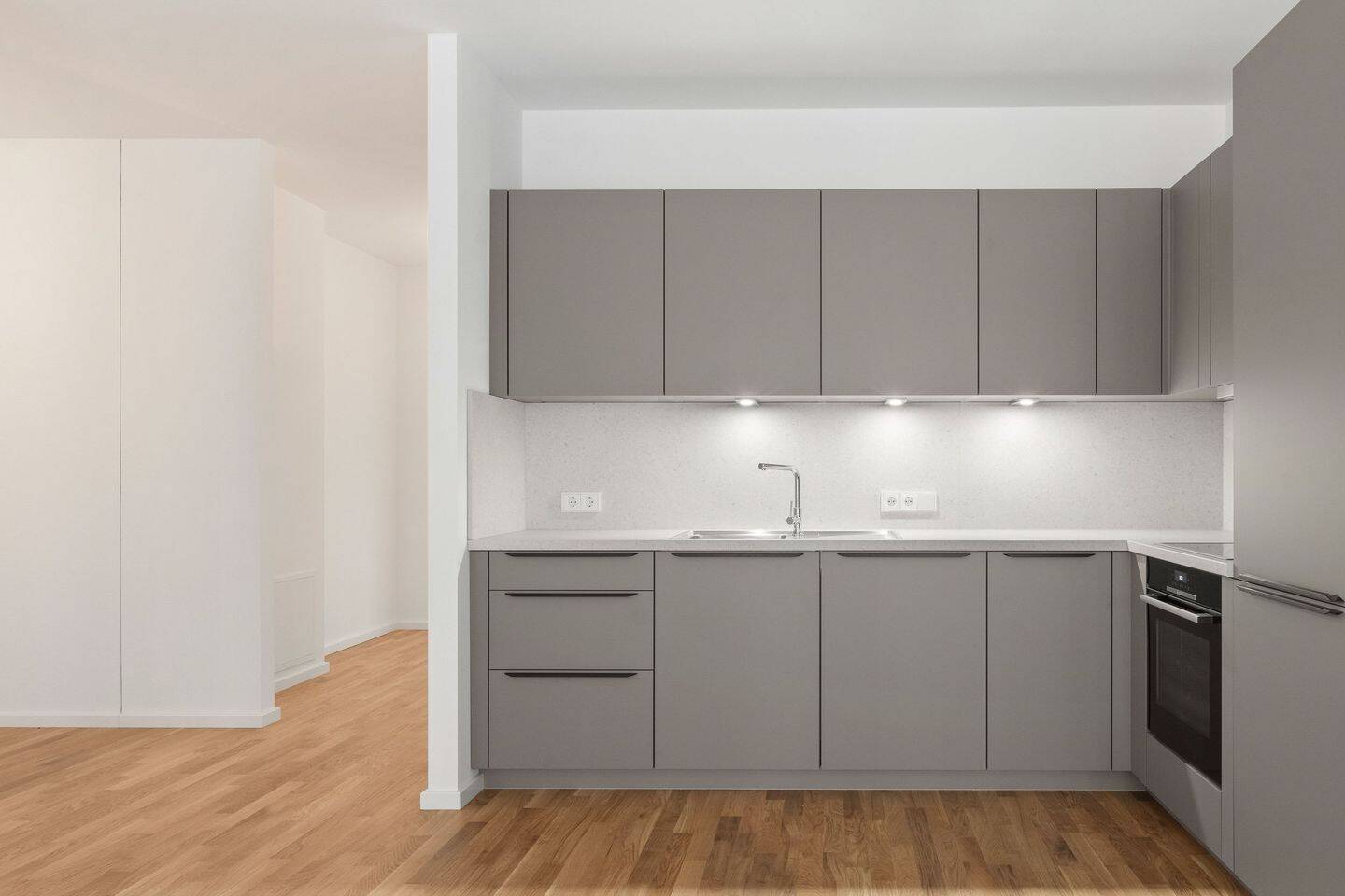 Neubau Erstbezug * 4 Zimmer Wohnung im 2.OG * Balkon * Einbauküche * TG Stellplatz - Foto 1