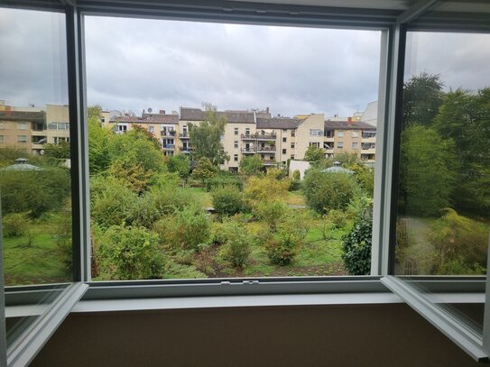 ruhige 3 Zimmer Blick auf den Comeniusgarten, mit offener Küche, großem Balkon * Erstbezug *