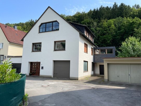 Zweifamilienhaus mit Werkstatt und Garage