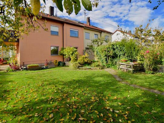 Modernisierte 2-Zimmer-Erdgeschosswohnung mit Garten und Garage in ruhiger Ortsrandlage