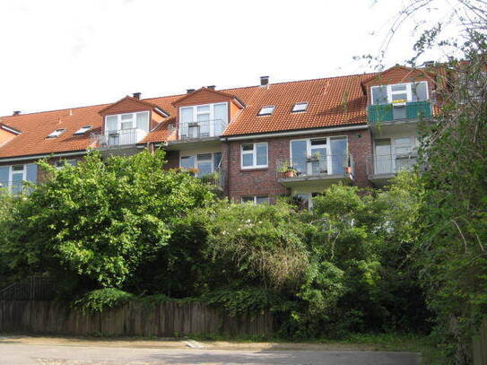 Einladende 2 Zimmer-Wohlfühlwohnung mit riesigem Sonnenbalkon in Norderstedt-Mitte zu vermieten !!