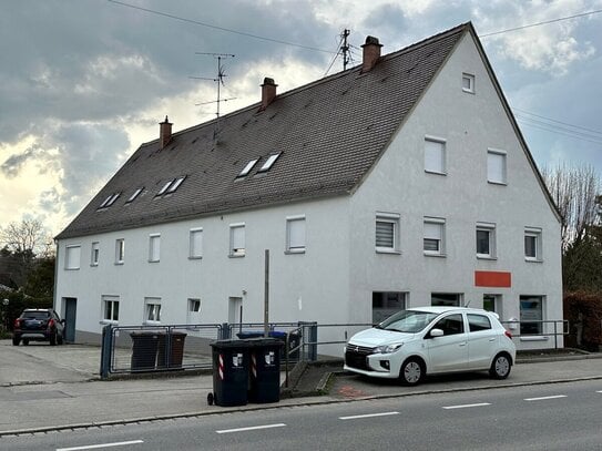 Renoviertes Mehrfamilienhaus mit projektiertem Baugrund im Zentrum