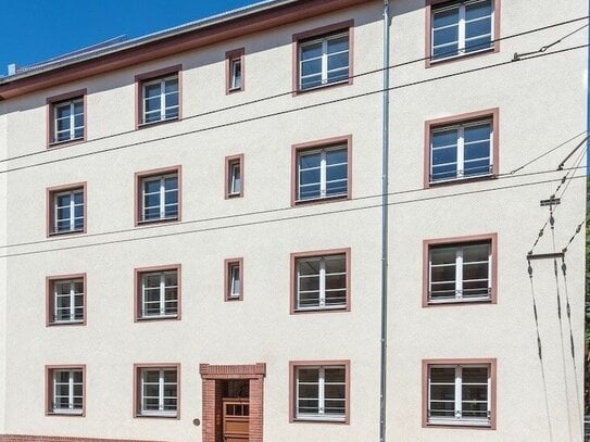 Jetzt aber! Großer Balkon + dunkles Parkett + Fußbodenheizung + tolles Bad + Wanne & Dusche