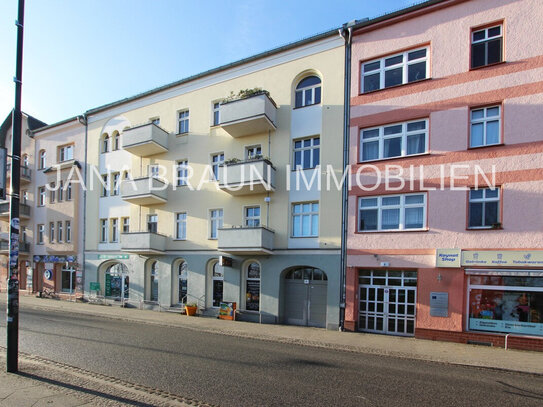 schöne 3 Zimmer-Wohnung mit Einbauküche und Balkon am S-Bahnhof