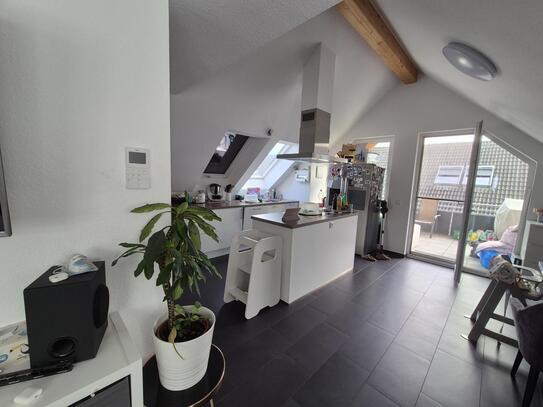 Reserviert - Moderne 2-Zimmer-Penthouse-Wohnung mit Aufzug direkt in die Wohnung und Südbalkon